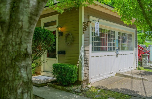 66 Center - Carriage House