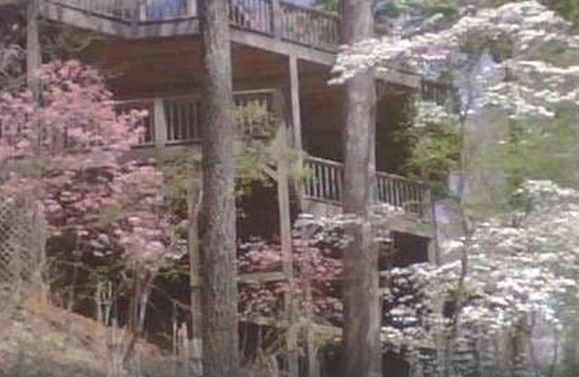 6BR Premier Property w/Seasonal Golf Course & Swim; Lake Views