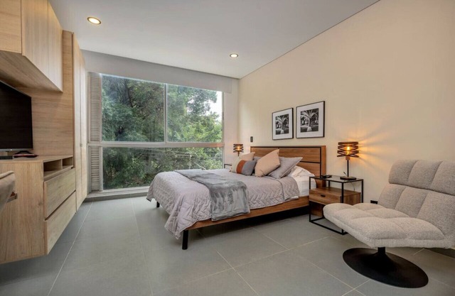 6th floor modern apartment close to parque lleras