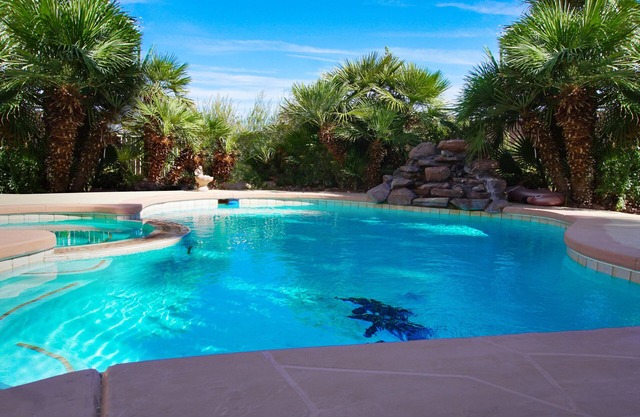 6x4 Lux Villa w/heated pool+spa, parking for 4 cars, 5 mins to the Strip
