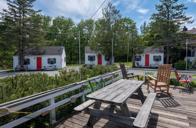 7 Acadia Cottage. Double Beds Open Hearth Inn