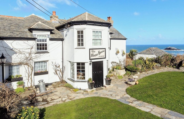 7 bedroom accommodation in West Pentire