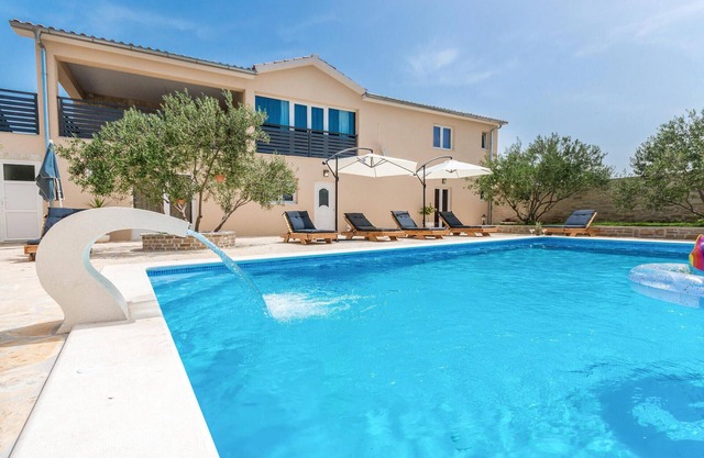 7 bedroom awesome home in Polaca