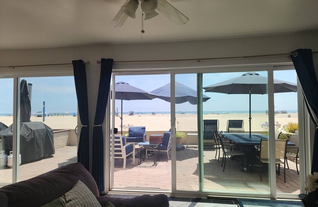 7-bedroom beachfront house in amazing Newport Beach