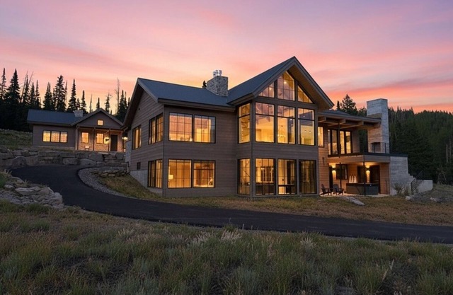 7-bedroom chalet with golf simulator, steam room, and hot tub