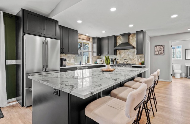 7-Bedroom Home with Hot Tub – Near Ski Resorts, SLC & Convention Centers
