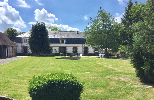 7-bedroom house with large private yard