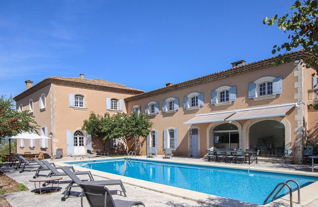 7 bedroom nice home in Apt