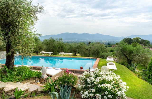 7 Bedrooms Luxury Farmhouse in LUCCA, Outdoor and Indoor Heated Swimming Pools