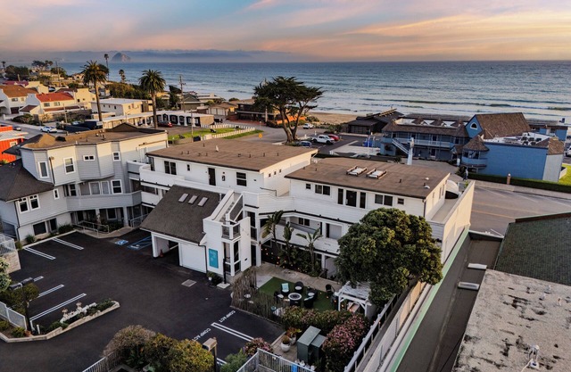 7 Bungalows | Steps to Pier + Beach | Ocean Views, Outdoor Bar, Firepit, Lounge