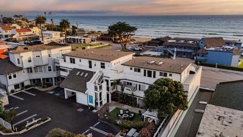 7 Cayucan Bungalows by AvantStay Close to Beach Ocean Views Sleeps 36