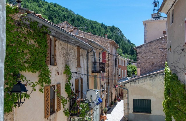 7 Horloge Studio vue Village