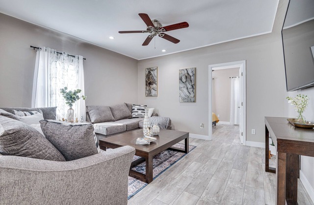 7 Mi to Downtown: East Los Angeles Apartment