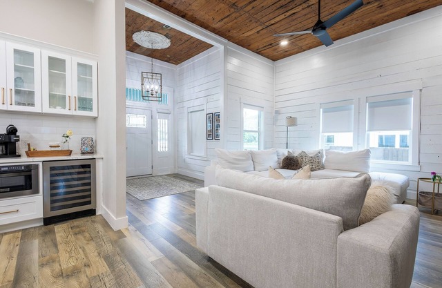 7 Minute Drive to Baylor! Walk to the Zoo! This1903 home, brought back to life!