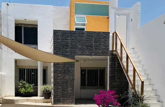 7 minutes from the Malecón 1 from Plaza Ley el Mar 1 Bedroom