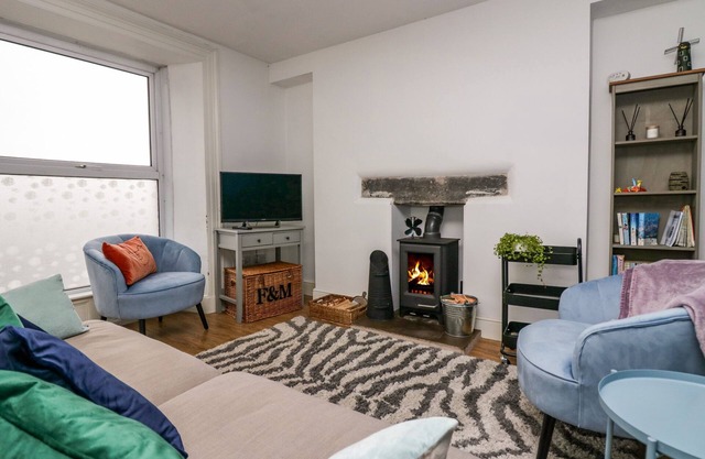 7 NEW STREET, pet friendly, with open fire in Sedbergh