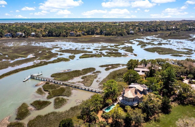 7 Rhetts Bluff: 6 Bedrooms, Pool & Dock, River & Marsh Views, Bike to Beach