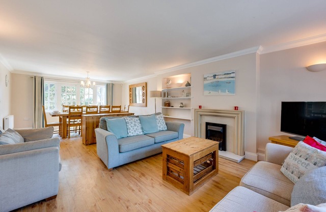 7 Sanctuary - Five Bedroom House, Sleeps 12