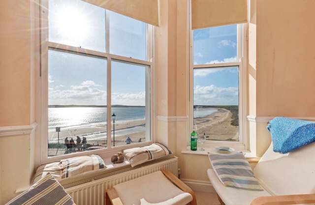 7 South Beach Court - Beachside with Sea Views