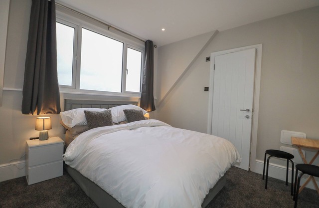 7 THE CUCKMERE, pet friendly, country holiday cottage in Seaford