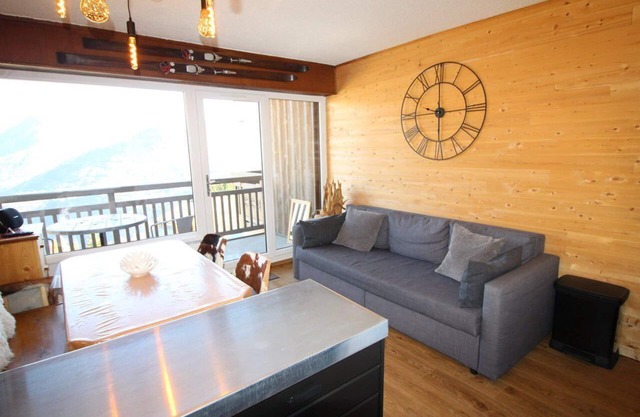 70m from resort center, 3rd floor, view mountain, balcony, tv, ski locker, 40m², Auris en Oisans