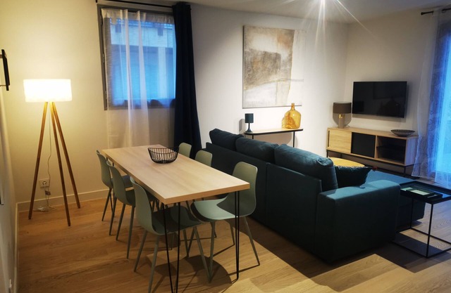 71 m² T3 with 70 m² terrace in historic town center