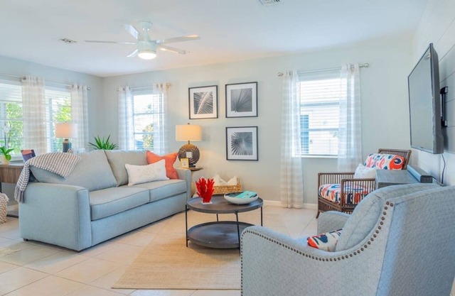 718 Coral Cottage | Walk to Beach-Shopping-Dining