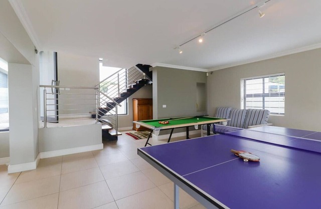 72 on Vyfer | Family friendly | Whale watching | Pool