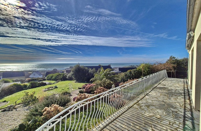 730-Holiday home with panoramic sea view 300m from the beach