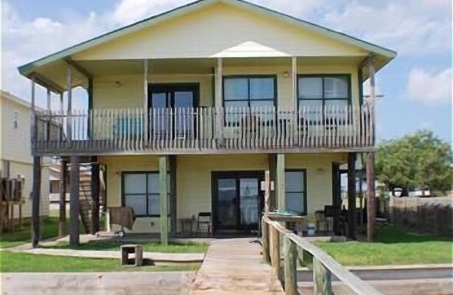 736 North Shore - Quaint Home on the Water!