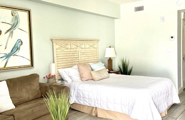 79.00 a per night in March ! Beautifully updated, Walk to dining-LARGE BALCONY!