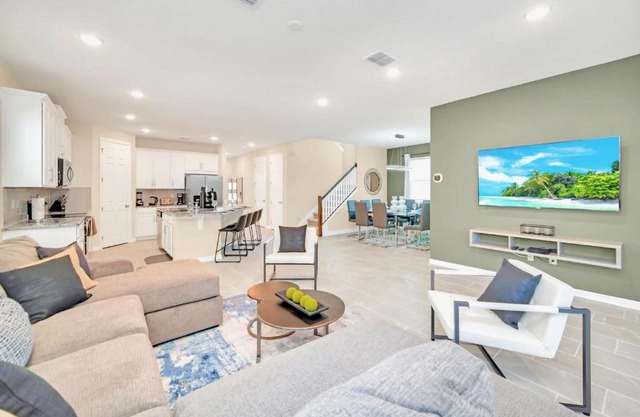7BR Family Resort - Pool & Hot Tub - Near Disney