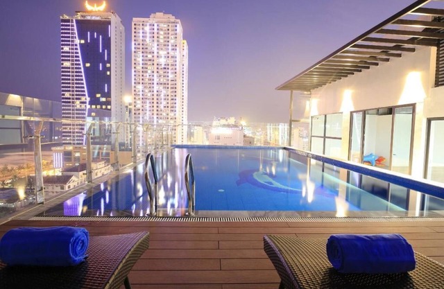7S Sunny Ocean Hotel & Spa nằm ở khu vực bãi biển Mỹ Khê thuộc thành phố Đà Nẵng