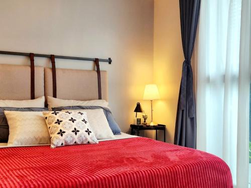 7U Shopping Haven Steps Away from Uptown Mall and Mitsukoshi Mall PAID Parking with Washer