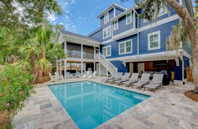 8 bed, 8F/2H Baths, 5 King Suites, Elevator, Private Pool, 3 min walk to Beach!