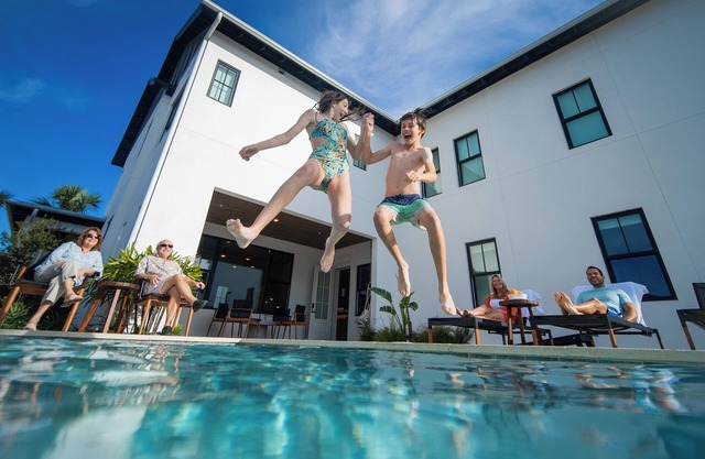 8 Bedroom, 9 Bathroom Entire House in Orlando, FL near Disney!