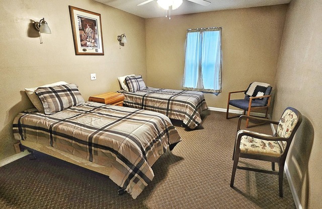 8-Bedroom Lodge, each with 2 single beds. Room 1