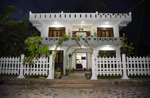 8 Bedroom Villa with a Pool in Downsouth,Sri Lank