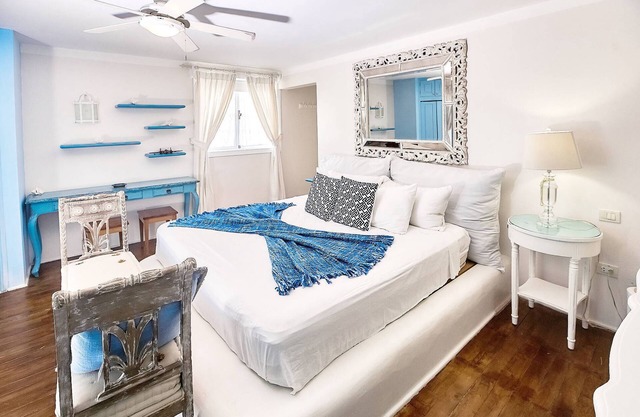 8 Guests/Beachfront Villa/WIFI/Pick Up/Private Beach/