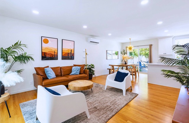8 mins to Disney: Parking + Laundry + Playful Backyard