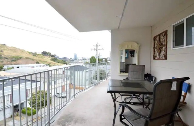 8406 - Penthouse Studio with Elevator & Parking near SFO