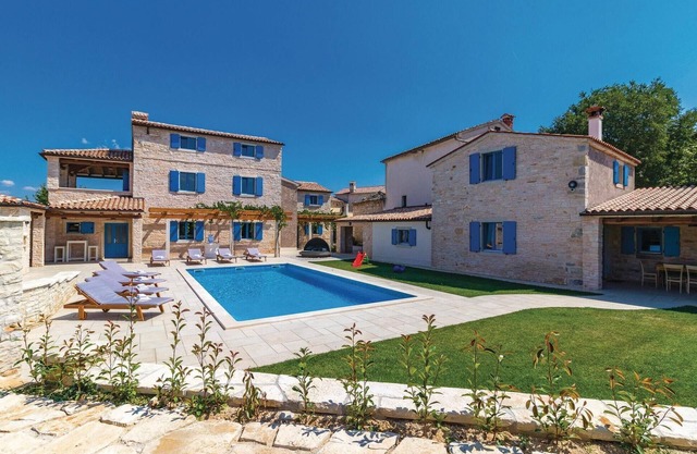 9 bedroom lovely home in Bokordici