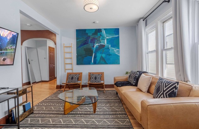 9 BR/14 Beds+Game room+Central Location