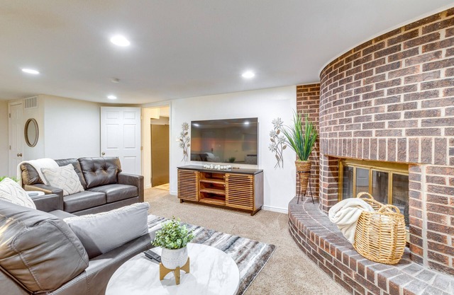 9 Mi to Dtwn Denver: Aurora Vacation Rental