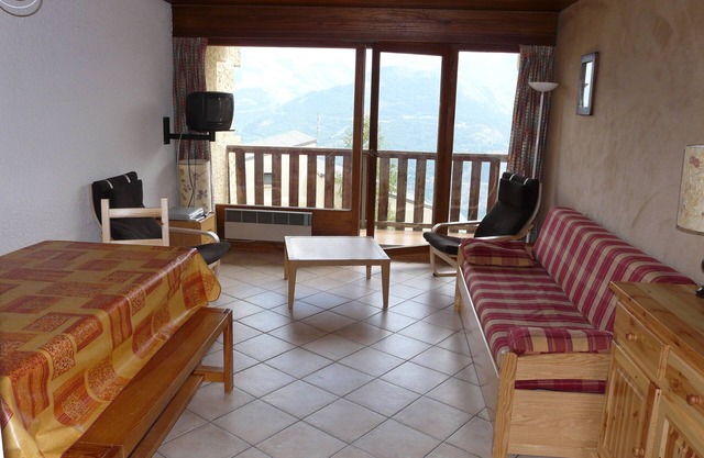 9 people - Foot of slopes - linked Alpe d'Huez