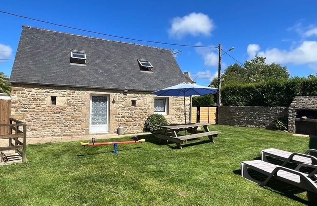 900m from the sea, indoor swimming pool, enclosed garden, dogs accepted, free boat trip.