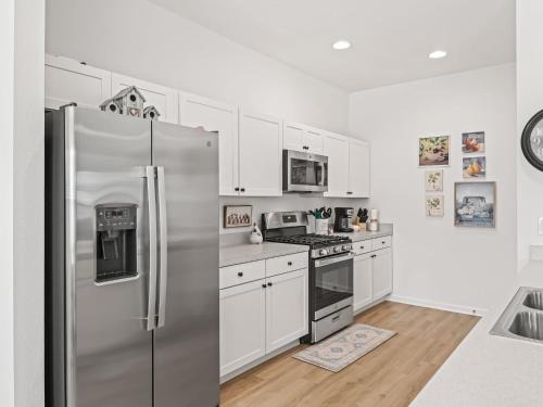 928 Z5 VILLAGE OF LAKE DENHAM by REMAX Premier