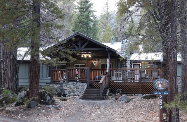 (95R) The Little Creek Cabin at The Redwoods In Yosemite