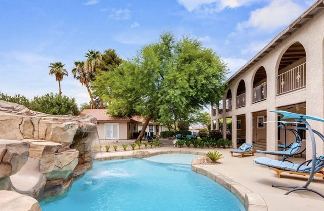 9BD/9BA MEGA VILLA W/ 2 CASITAS: Waterslide Grotto Pool Spa Gym! ⭐️⭐️⭐️⭐️⭐️