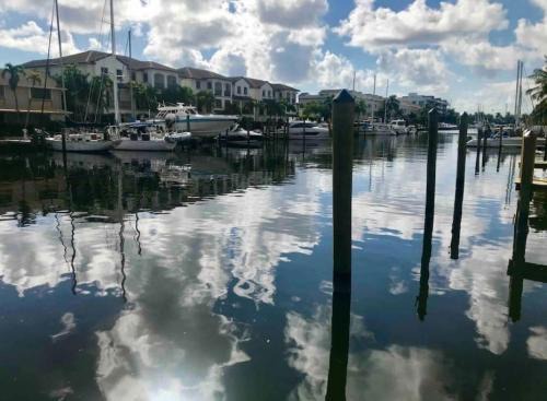 A 1bedroom Las Olas on the water